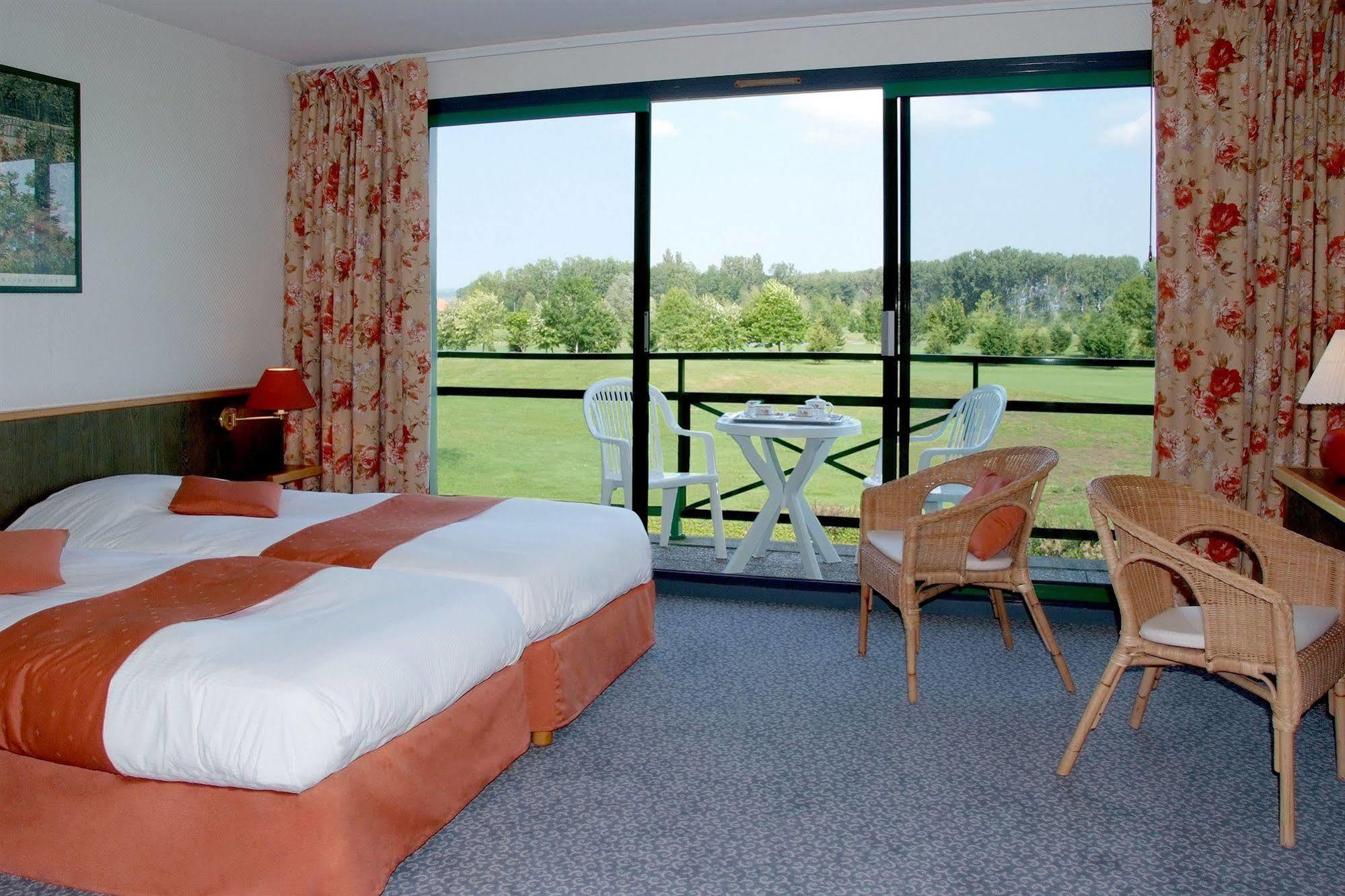 Golf Hotel Colvert - Room Service Disponible Levernois Kültér fotó